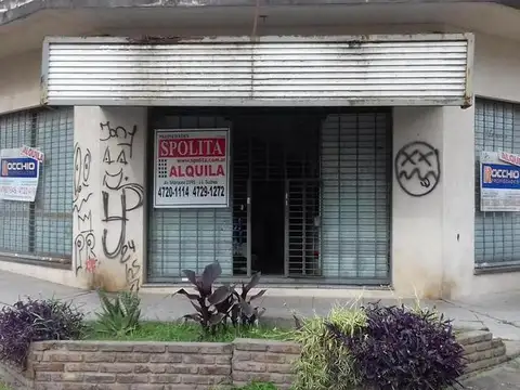 Local en esquina a 100 mts de Av. marquez de 50 m2 apox