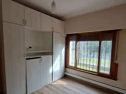 Casa en Alquiler con 1 cochera