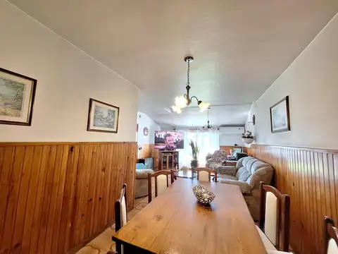 Casa 4 ambientes con 2 baños