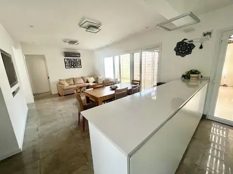 Casa en Venta en Castelar Sur, USD 195.000