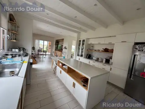 Casa 5 ambientes con 3 baños