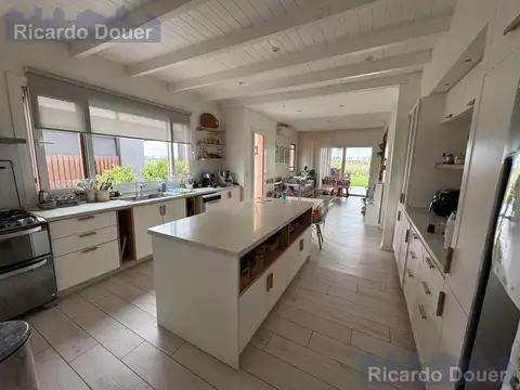 Casa en Alquiler en El Cantón, USD 3.150