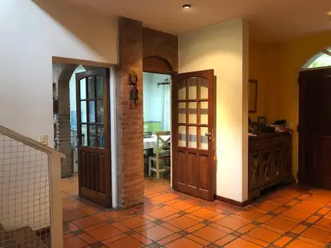 Casa en Venta con 3 cocheras