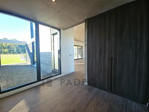 Casa 6 ambientes con 4 baños