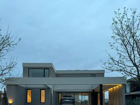 Casa 4 ambientes con 3 baños