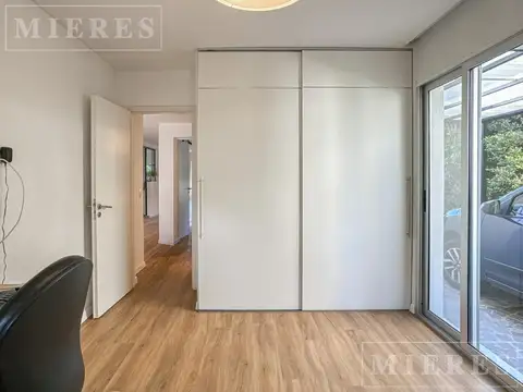 Casa en Alquiler con 4 cocheras