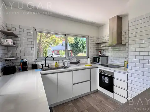 Casa 4 ambientes con 2 baños