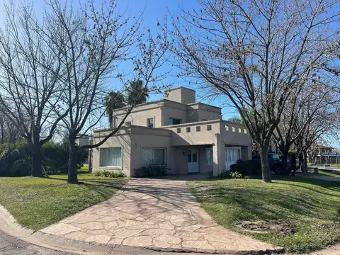 Casa en Venta en Countries y Barrios Cerrados en Moreno, USD 490.000