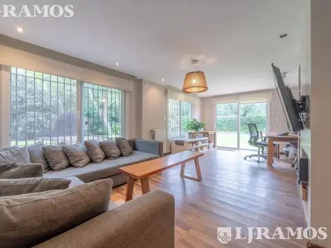 Casa en Venta con 4 cocheras