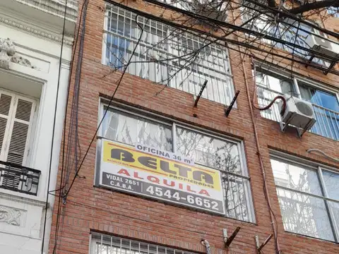 Oficina al frente 1 cuadra av Cabildo Recien pintada Edificio de oficinas