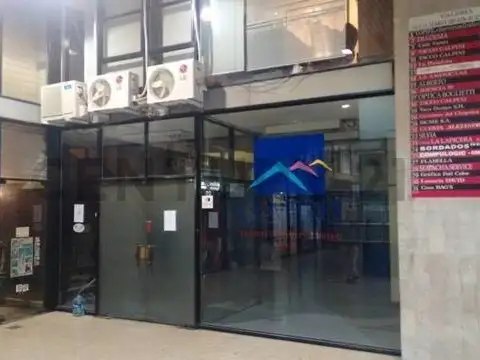 VENTA AMPLIO LOCAL EN MICROCENTRO. RETASADO