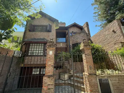 Casa con pileta en venta, cerca del Tren y Comercios, en La Lucila
