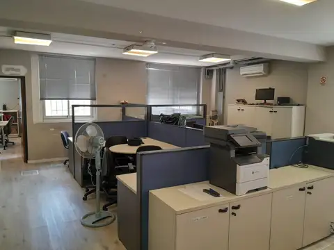 Venta piso de oficina remodelado  en Maipú y Lavalle