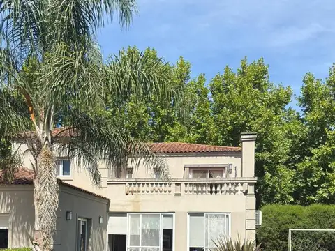 Casa 7 ambientes con 2 baños