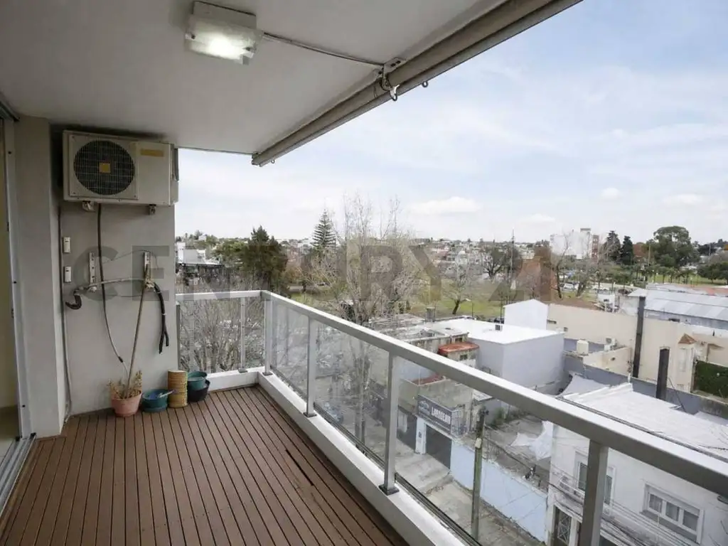 Calle 8 entre 32 y 33 100, Piso 4