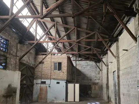 ALQUILER DEPOSITO CON OFICINA Y VESTUARIO LANUS 