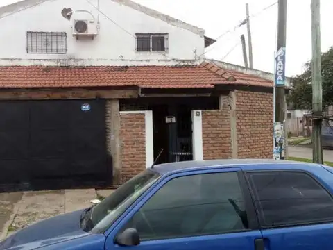 Calle 105, N° 788, entre 112 y 114, Guernica, Pte. Peron 