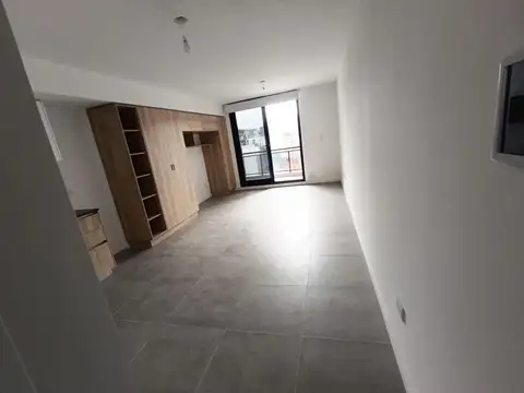 Pelllegrini 1700, Piso 7