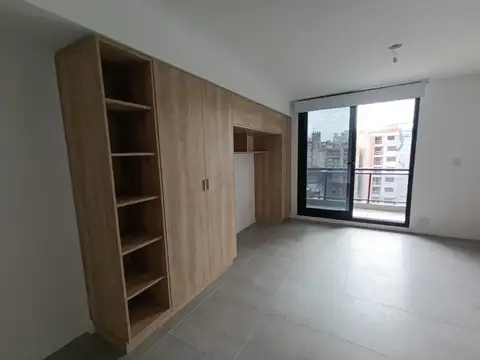 DEPARTAMENTO MONOAMBIENTE CON BALCÓN Y AMENITIES, CENTRO.
