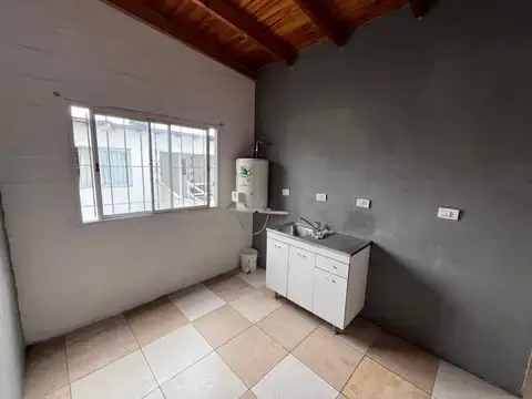 Depto Tipo Casa en Alquiler en Caseros, $ 420.000