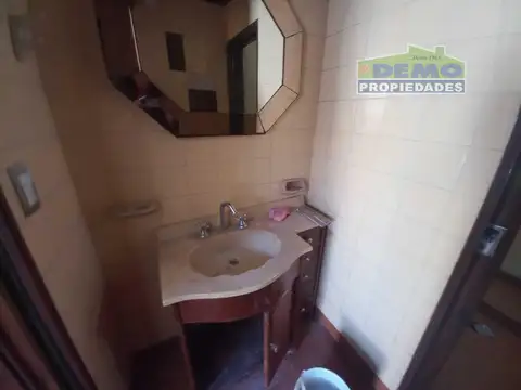 Casa en Alquiler con 2 cocheras