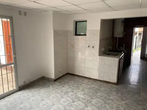 Casa 4 ambientes con 1 baño