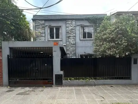 Venta Casa En Dos Plantas 5 Amb  Merlo Centro