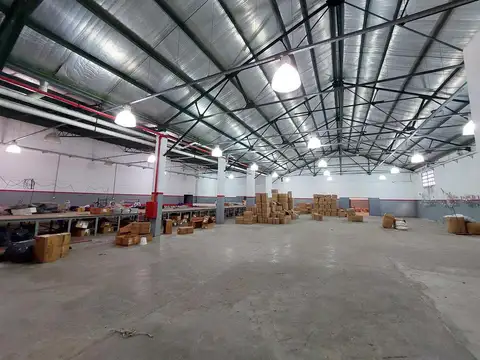 Depósito Galpón en Venta de 2080m2  - Pompeya - Posibilidad de habilitacion logistica