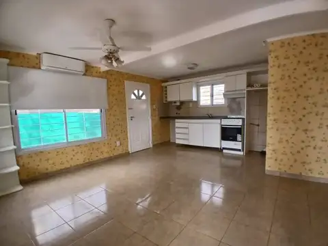 Casa 3 ambientes con 1 baño