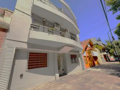 Villa Urquiza PH 3 AMB. con patio