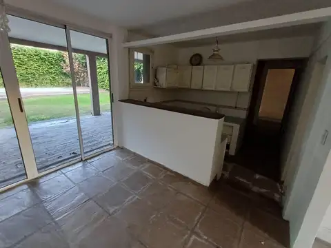 Casa 7 ambientes con 1 baño