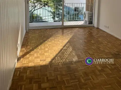 Ortiz de Ocampo y Cabello - Departamento Luminoso y RECICLADO con Balcón