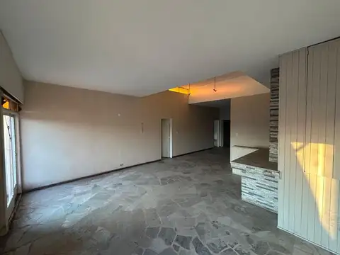 Propiedad con Galpónes, Oficinas y Departamento