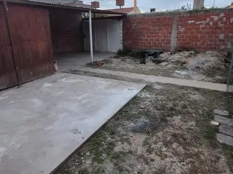 Casa en Alquiler con 2 cocheras