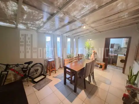 Hipolito Yrigoyen 2735 , Piso 1