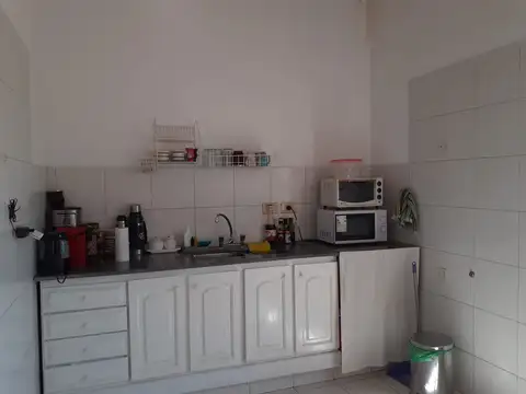 DEPOSITO / LOCAL VENTA CON VIVIENDA/OFICINA LOMAS DE SAN ISIDRO
