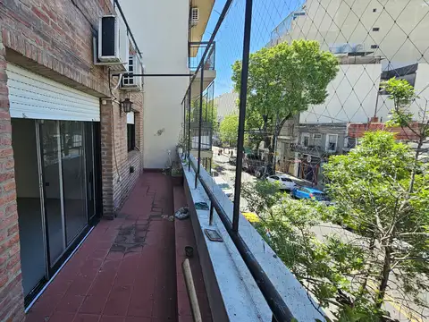 3 Ambientes Espectacular, PH Al Frente con Balcón Corrido, Patio y Terraza