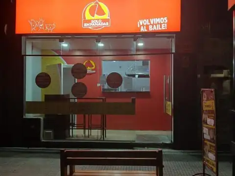LOCAL CON RENTA 7% DOBLE ALTURA SIN EXPENSAS POLO GASTRO