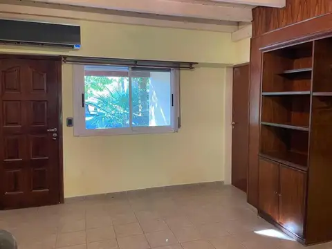 Casa 6 ambientes con 2 baños
