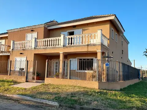 VENTA CASA DE CATEGORIA 6 DORMITORIOS EN TOLEDO