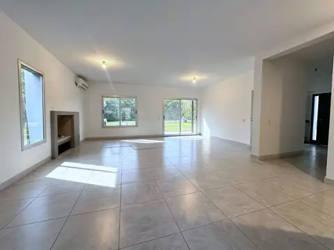 Casa en Venta con 5 cocheras