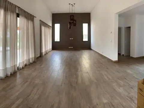 Casa 4 ambientes con 3 baños