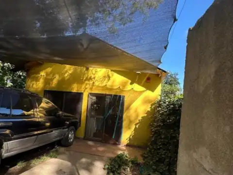 Casa en venta - 2 Dormitorios 1 Baño - La Peregrina