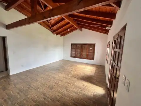 Casa en Venta con 3 cocheras