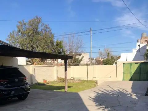 CASA EN VENTA 3 AMB CON PARQUE EN AVELLANEDA