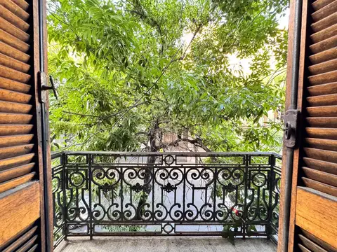 Casa 6 ambientes con 2 baños