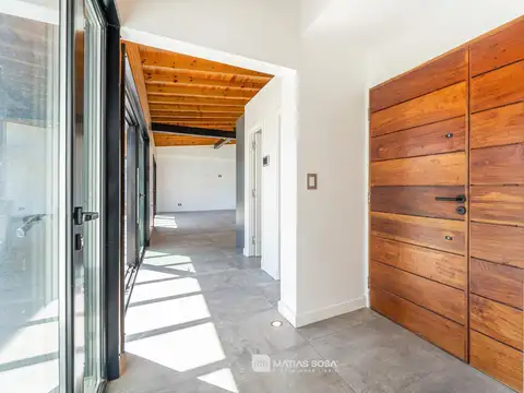 Casa en Venta con 4 cocheras