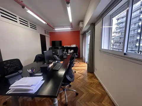 Oficina o Consultorio en impecable estado totalmente equipada.