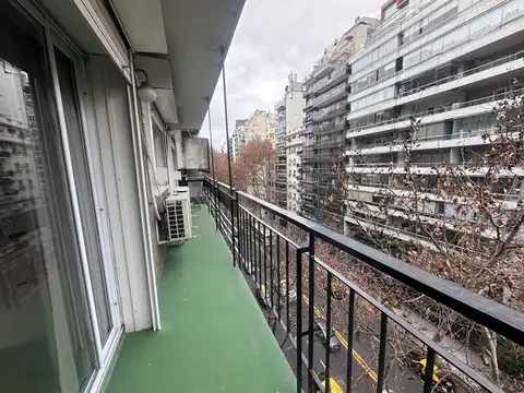 Oficina 7 ambientes con 2 baños