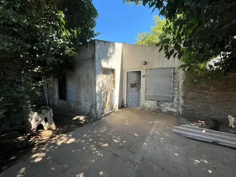 Venta casa dos dormitorios a RECICLAR. Baigorria 